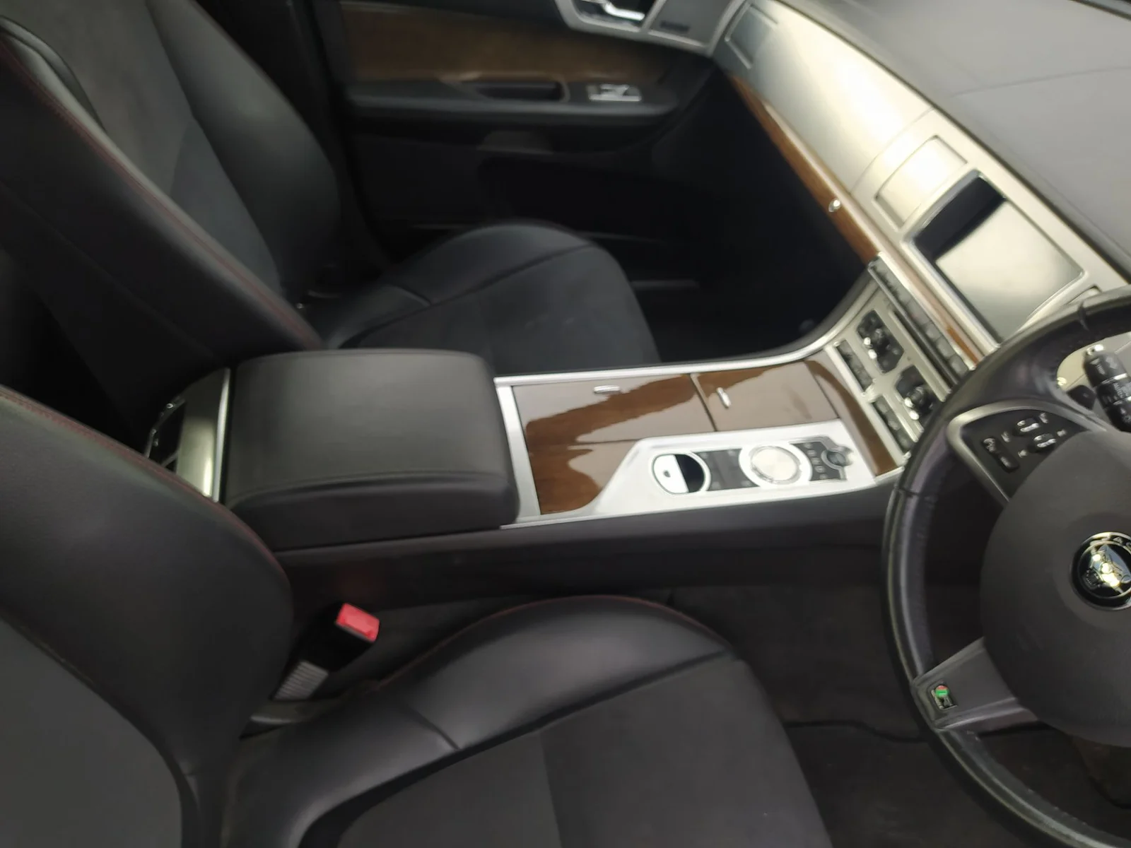 Foto de CONSOLA CENTRAL JAGUAR XF 3.0 V6 Diesel CAT (241 CV / 177 KW)