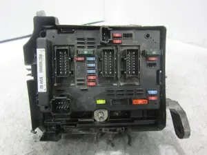 Foto de CAJA RELES / FUSIBLES PEUGEOT 206 + 1.1  (60 CV / 44 KW) referencia 9657608880