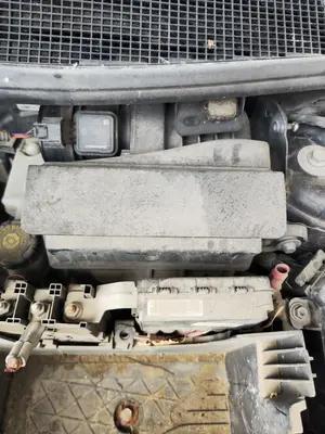 Foto de CAJA FILTRO AIRE RENAULT MEGANE III BERLINA 5P 1.5 dCi Diesel FAP (110 CV / 81 KW) referencia 8200947663