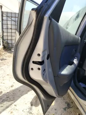 Foto de CERRADURA PUERTA TRASERA IZQUIERDA HYUNDAI ELANTRA (XD) 2.0 CRDi CAT (113 CV / 83 KW)