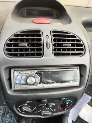 Foto de SISTEMA AUDIO / RADIO CD PEUGEOT 206 1.6 16V CAT (109 CV / 80 KW)