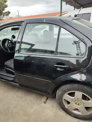 Foto de PUERTA TRASERA IZQUIERDA VOLKSWAGEN BORA BERLINA (1J2)(1998) 1.9 TDI (110 CV / 81 KW)