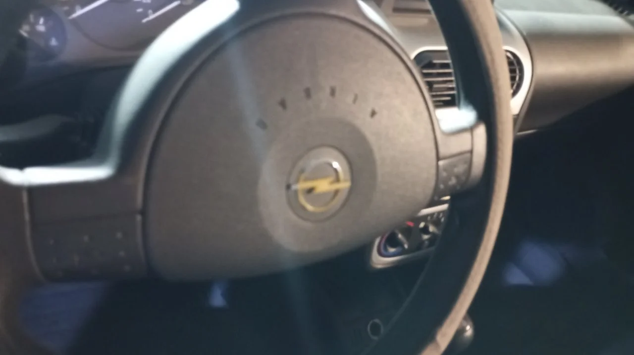 Foto de AIRBAG DELANTERO IZQUIERDO OPEL CORSA C 1.7 16V DI CAT (Y 17 DTL / LK8) (65 CV / 48 KW) referencia 24435930