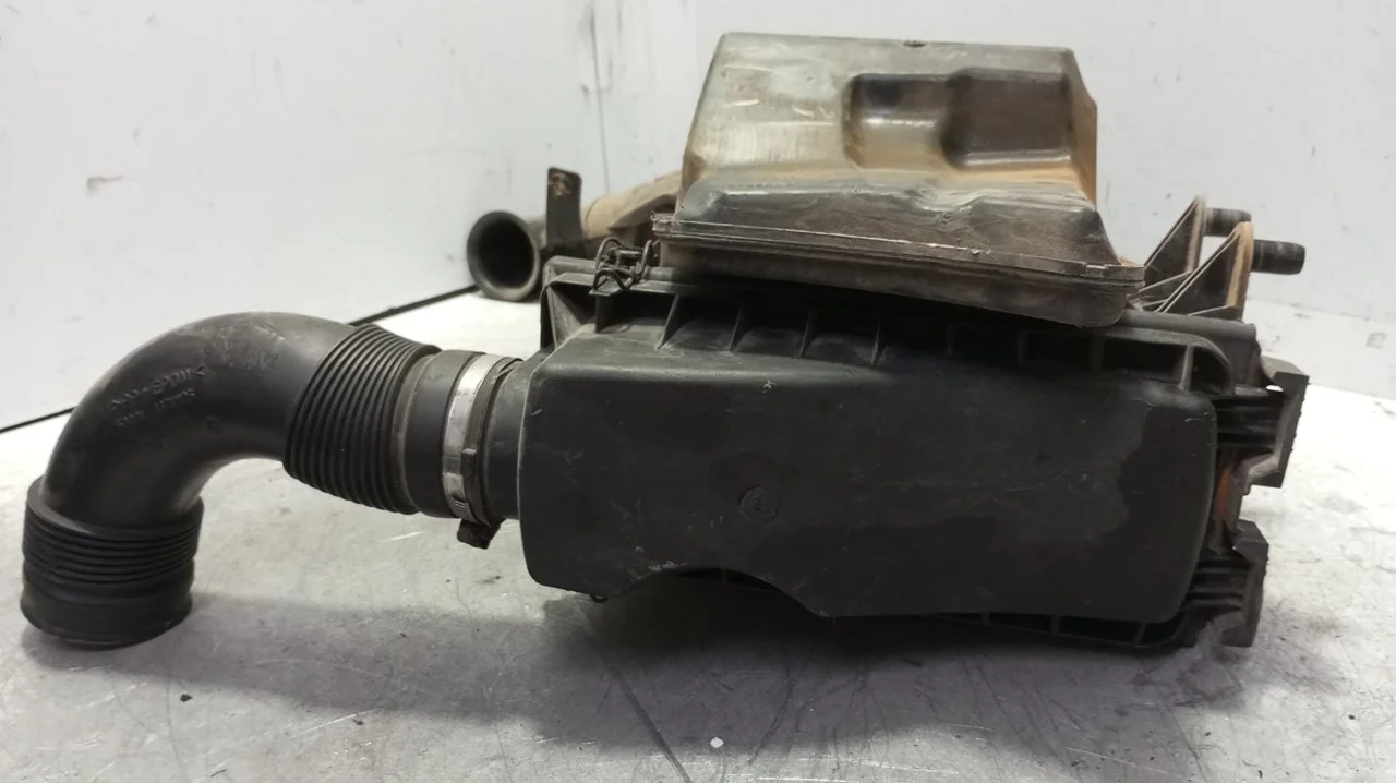 Foto de CAJA FILTRO AIRE ALFA ROMEO 147 (190) 1.6 16V CAT (105 CV / 77 KW) referencia C3082A0