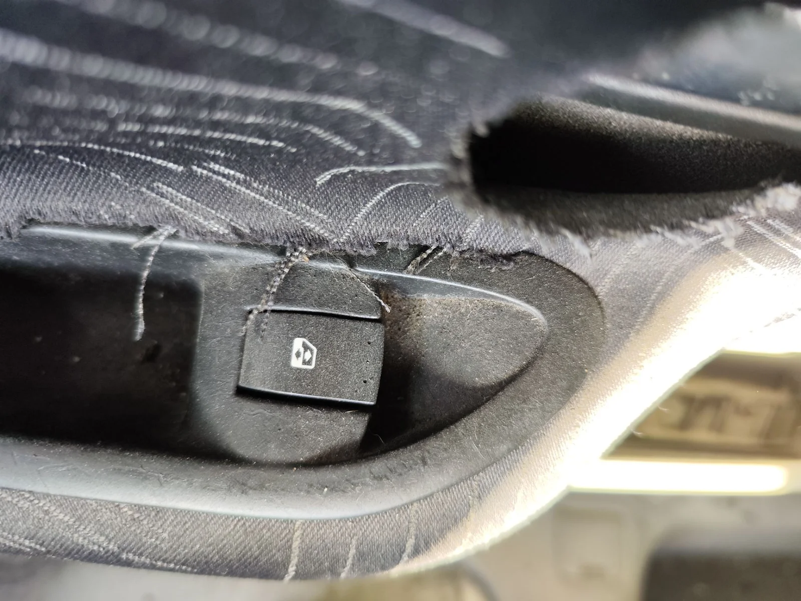 Foto de MANDO ELEVALUNAS TRASERO IZQUIERDO RENAULT LAGUNA II (BG0) 1.8 CAT (120 CV / 88 KW)