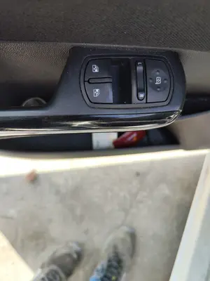 Foto de MANDO ELEVALUNAS DELANTERO IZQUIERDO OPEL CORSA D 1.3 16V CDTI (75 CV / 55 KW)