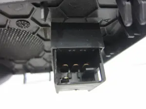 Foto de MANDO ELEVALUNAS DELANTERO DERECHO SKODA OCTAVIA COMBI (1U5) 1.9 TDI (101 CV / 74 KW) referencia 3B0959855 foto 3