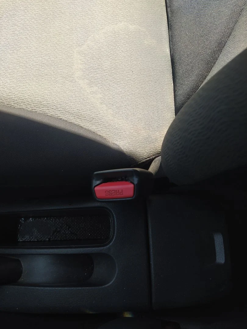 Foto de ENGANCHE CINTURON DELANTERO DERECHO NISSAN NOTE (E11E) 1.4 CAT (88 CV / 65 KW)