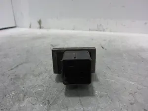 Foto de CAJA PRECALENTAMIENTO PEUGEOT 206 1.4 HDi (68 CV / 50 KW) referencia 9640469680 foto 4
