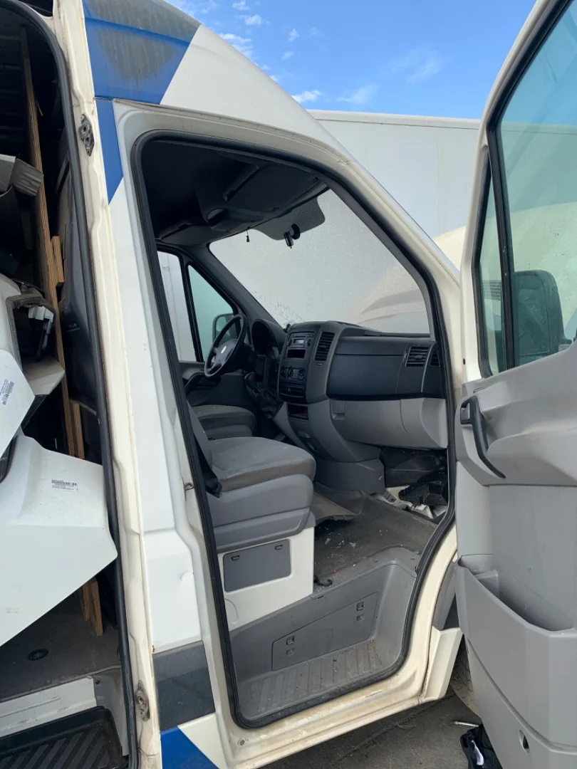 Foto de GOMAS CONTORNO PUERTA VOLKSWAGEN CRAFTER FURGÓN (2E) 2.5 TDI DPF (109 CV / 80 KW)