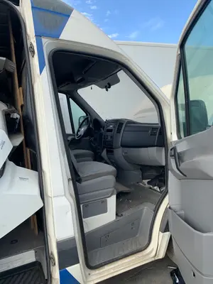 Foto de GOMAS CONTORNO PUERTA VOLKSWAGEN CRAFTER FURGÓN (2E) 2.5 TDI DPF (109 CV / 80 KW)