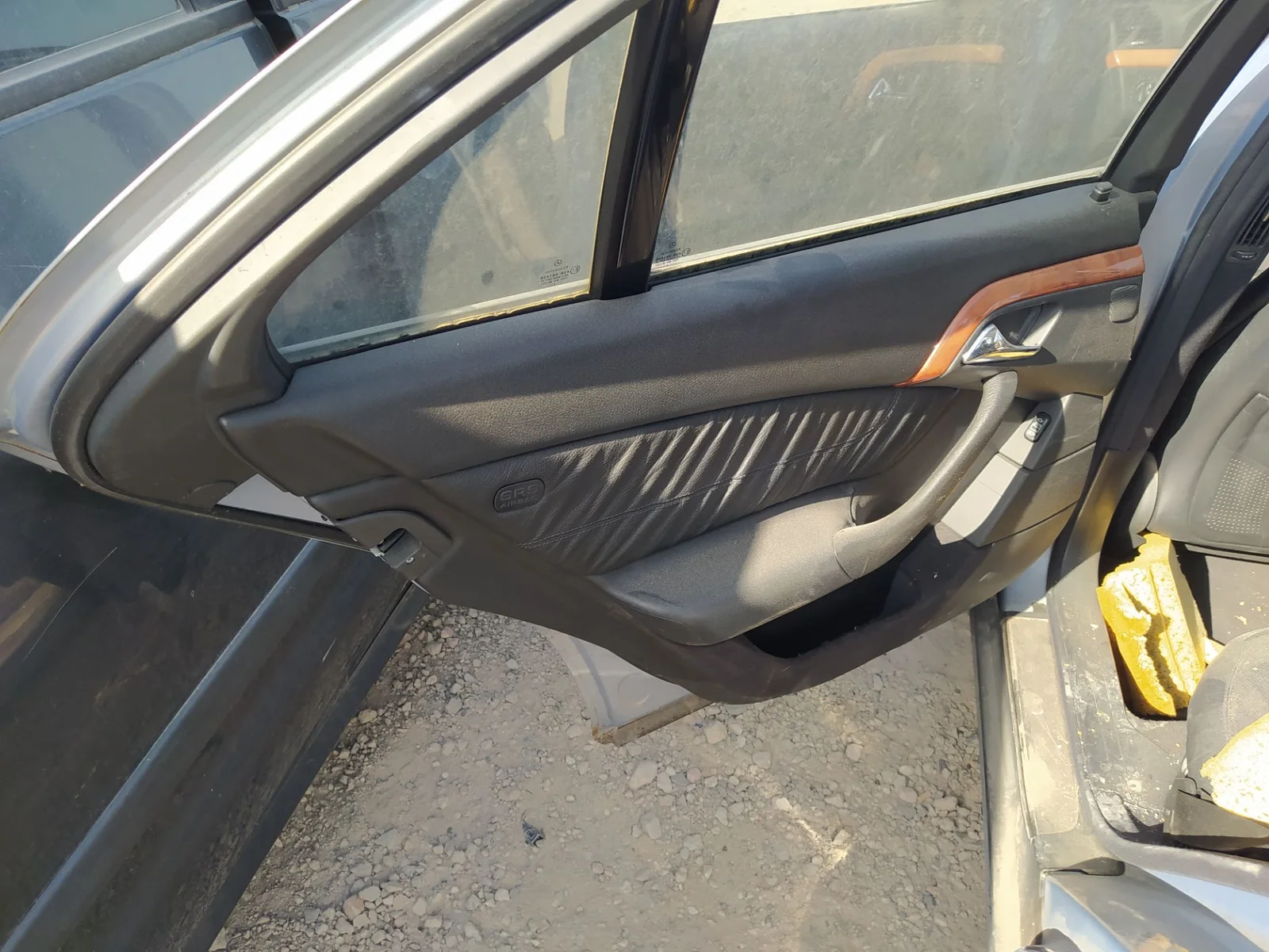 Foto de MANETA INTERIOR TRASERA IZQUIERDA MERCEDES-BENZ CLASE S (BM 220) BERLINA 5.0 V8 24V CAT (306 CV / 225 KW)