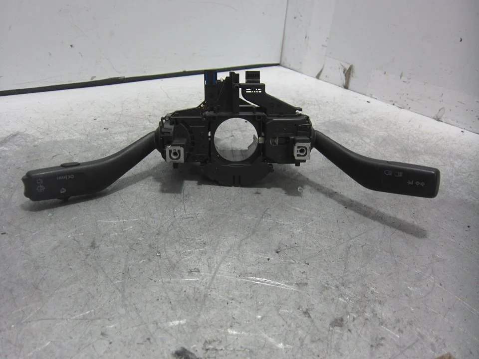 Foto de MANDO MULTIFUNCION VOLKSWAGEN GOLF V (1K1)(10.2003) 1.9 TDI (105 CV / 77 KW) referencia 1K0953503F