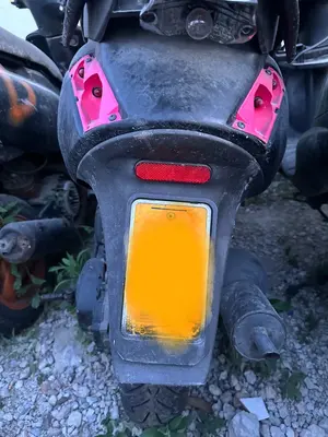 Foto de PORTAMATRICULAS PIAGGIO (VESPA) ZIP 49 cm3 - 2.1 kW (2 CV / 2 KW)