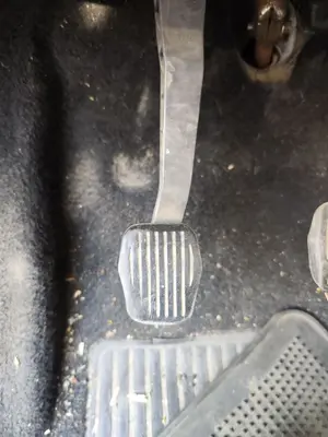 Foto de PEDAL EMBRAGUE FORD FOCUS C-MAX (CAP)(2003) 1.6 TDCi CAT (109 CV / 80 KW)