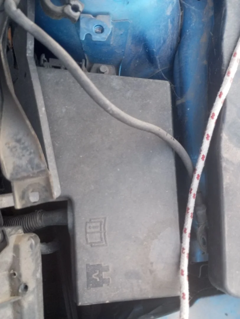Foto de CAJA RELES / FUSIBLES FORD FOCUS BERLINA (CAP) 1.6 TDCi CAT (109 CV / 80 KW)