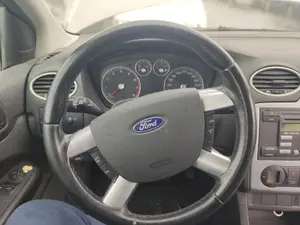 Foto de VOLANTE FORD FOCUS BERLINA (CAP) 1.8 Flexifuel CAT (125 CV / 92 KW) referencia 1438917