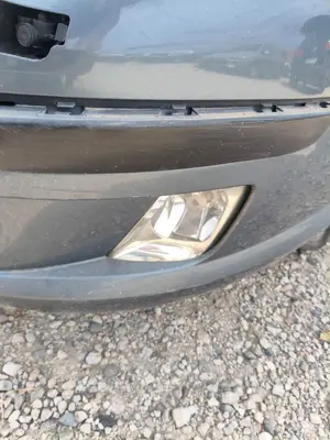 Foto de FARO ANTINIEBLA IZQUIERDO PEUGEOT 407 SW 2.0 16V HDi FAP CAT (RHR / DW10BTED4) (136 CV / 100 KW)