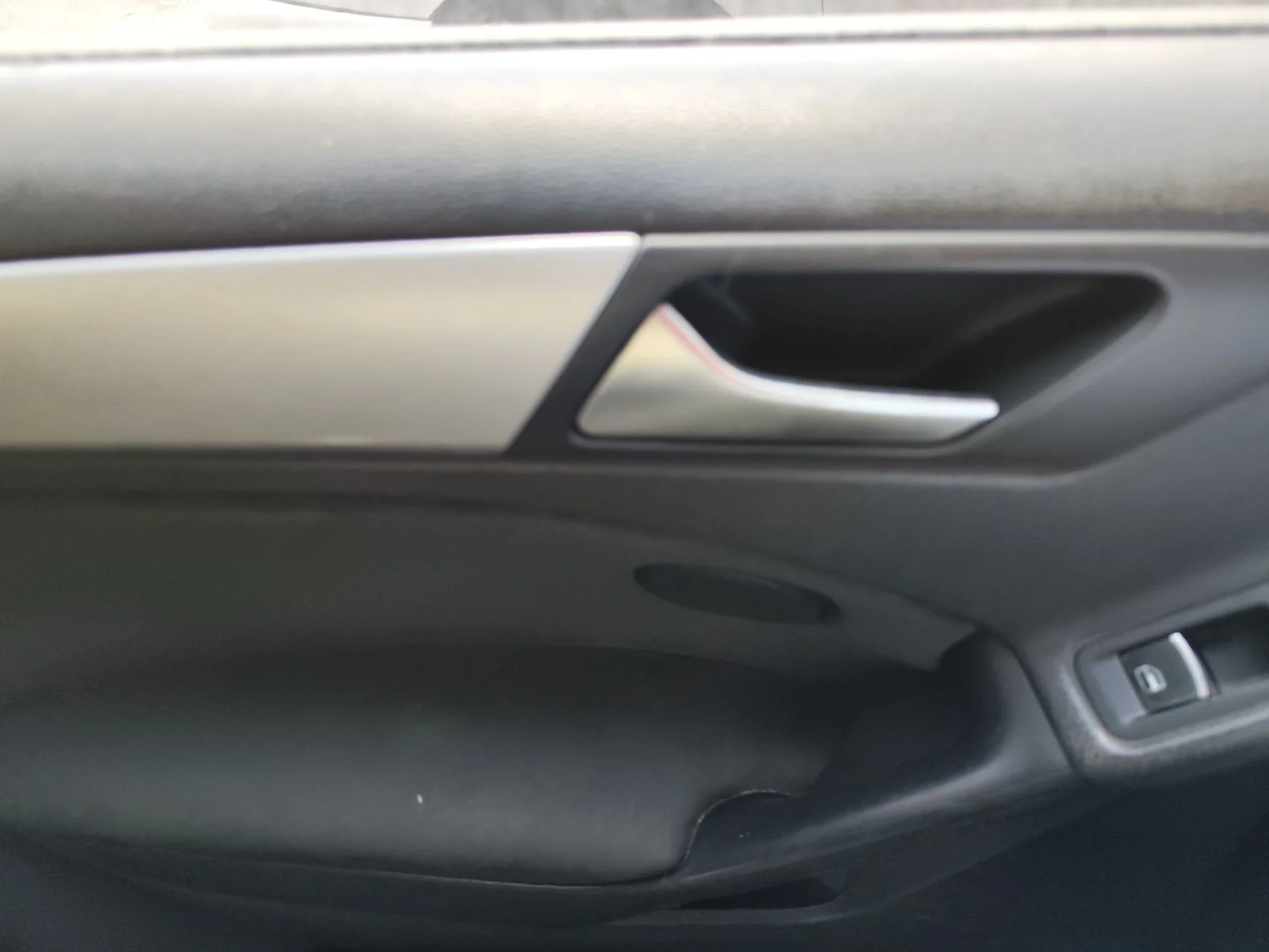 Foto de GUARNECIDO PUERTA TRASERA IZQUIERDA VOLKSWAGEN GOLF VI (5K1)(10.2008) 2.0 TDI (110 CV / 81 KW) referencia 5K6867221 FKZ