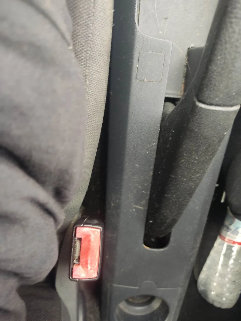 Foto de ENGANCHE CINTURON DELANTERO IZQUIERDO SEAT IBIZA (6L1) 1.9 TDI (101 CV / 74 KW)