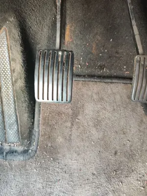 Foto de PEDAL EMBRAGUE VOLVO S40 BERLINA 1.9 Diesel CAT (116 CV / 85 KW)