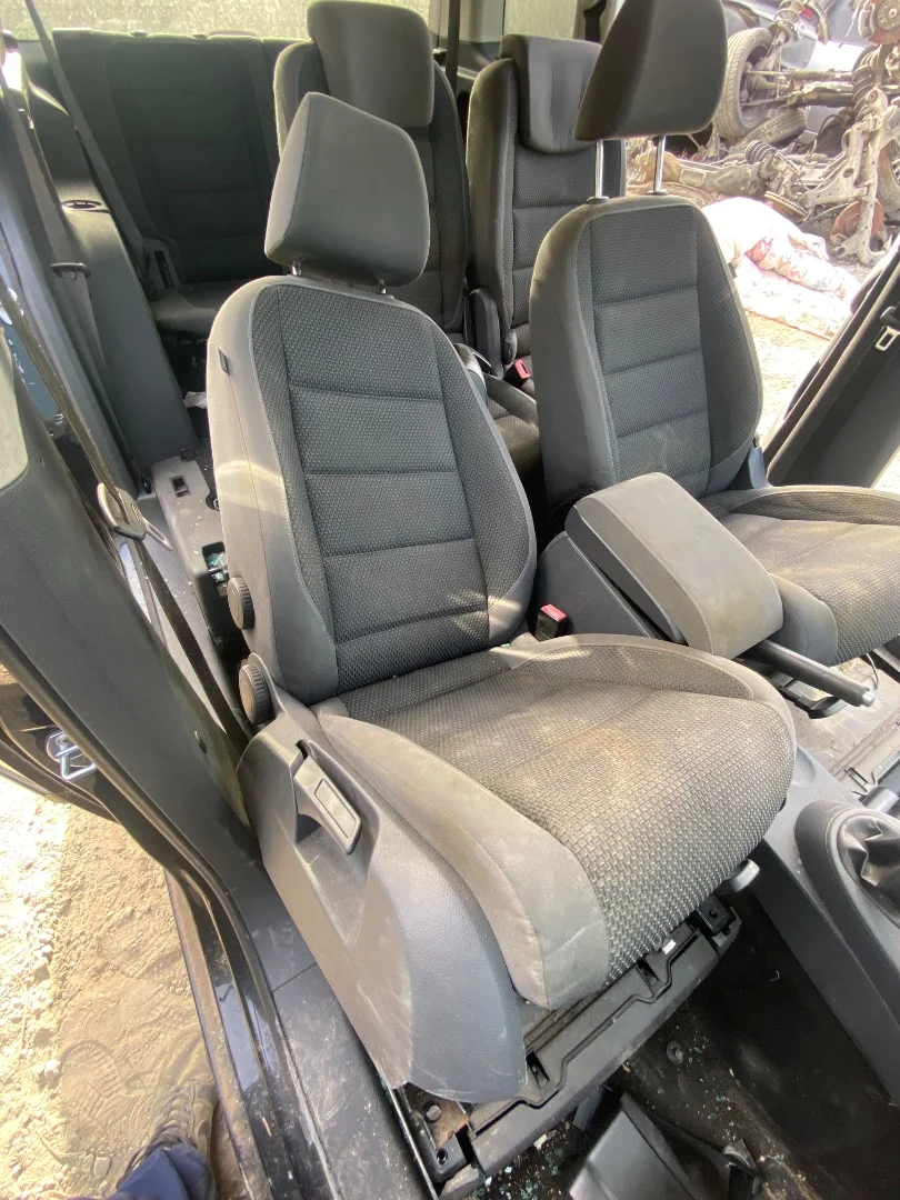 Foto de ASIENTO DELANTERO DERECHO VOLKSWAGEN TOURAN (1T3) 1.6 TDI DPF (105 CV / 77 KW)