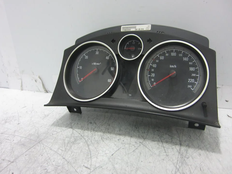 Foto de CUADRO INSTRUMENTOS OPEL ASTRA H BERLINA 1.7 16V CDTI (101 CV / 74 KW) referencia 13186323HE