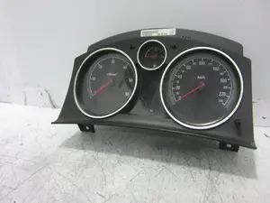 Foto de CUADRO INSTRUMENTOS OPEL ASTRA H BERLINA 1.7 16V CDTI (101 CV / 74 KW) referencia 13186323HE