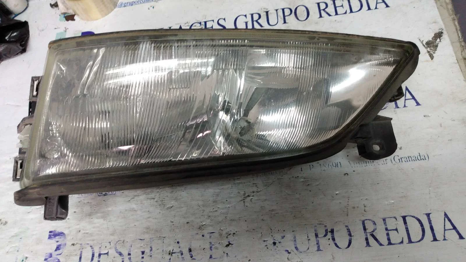 Foto de FARO IZQUIERDO OPEL VECTRA B BERLINA referencia 90512318