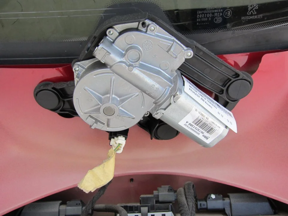 Foto de MOTOR LIMPIA TRASERO PEUGEOT 208 1.4 HDi FAP (68 CV / 50 KW) referencia 9673251380A