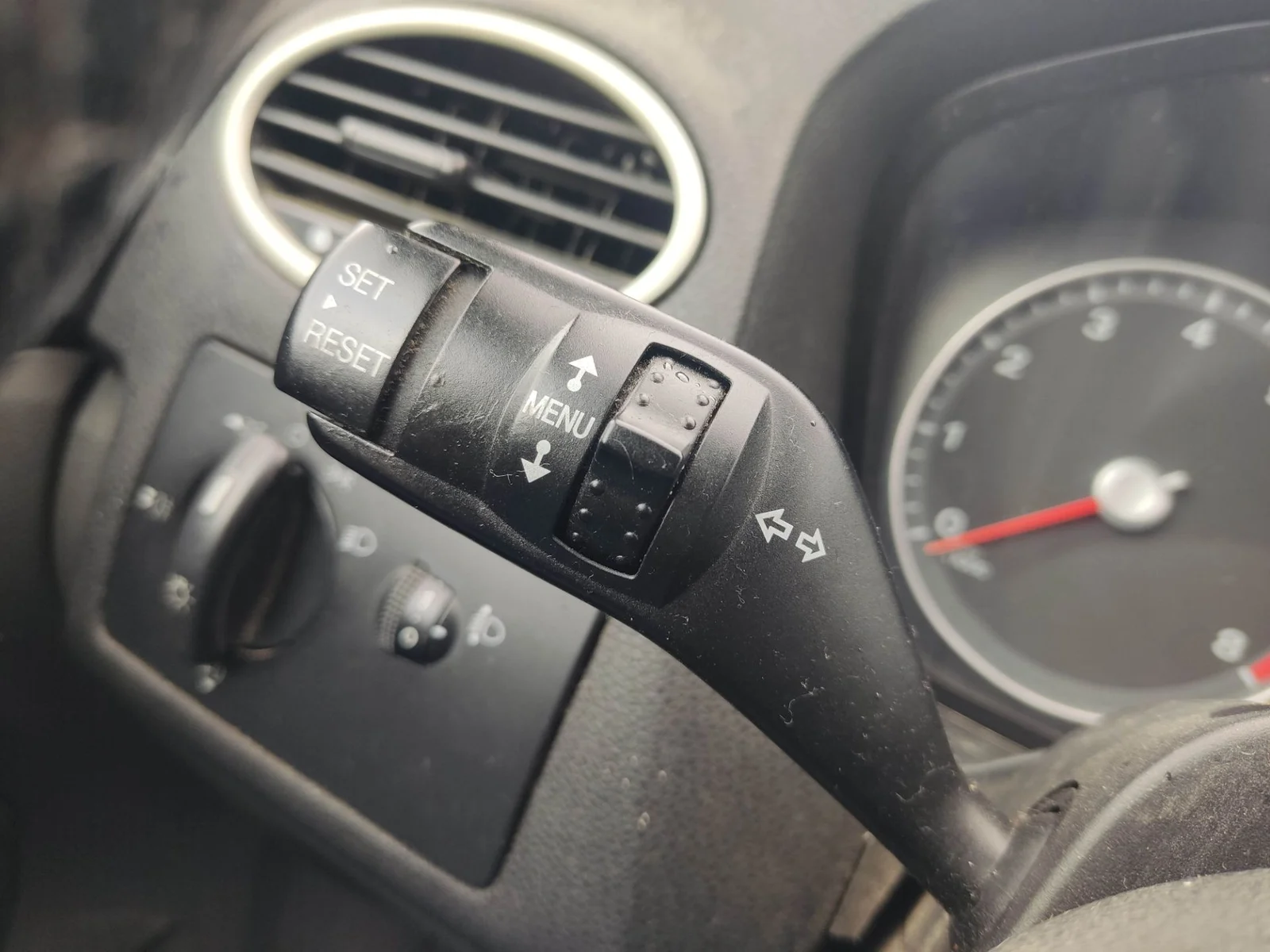 Foto de MANDO INTERMITENTES FORD FOCUS BERLINA (CAP) 1.8 Flexifuel CAT (125 CV / 92 KW)