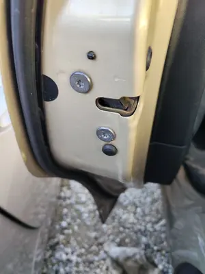 Foto de CERRADURA PUERTA TRASERA IZQUIERDA CITROEN C4 BERLINA 1.6 16V HDi (90 CV / 66 KW)