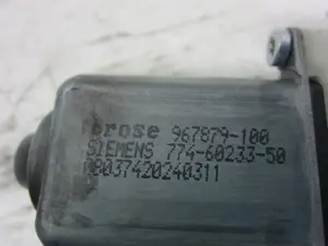 Foto de MOTOR ELEVALUNAS DELANTERO DERECHO CITROEN C4 SEDAN 1.6 16V HDi FAP (109 CV / 80 KW) referencia 9647441380 foto 5