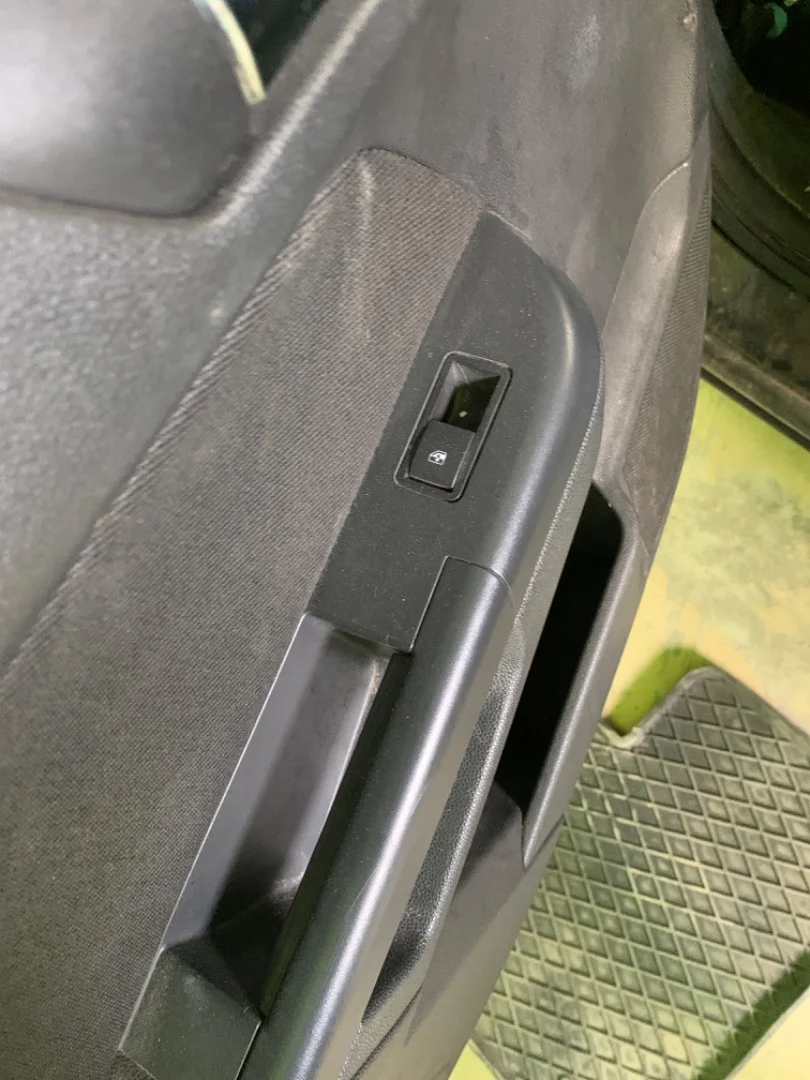 Foto de MANDO ELEVALUNAS TRASERO IZQUIERDO OPEL ASTRA H CARAVAN 1.9 16V CDTI CAT (Z 19 DTH / LRD) (150 CV / 110 KW)