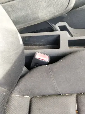 Foto de ENGANCHE CINTURON DELANTERO DERECHO AUDI A4 AVANT (8E) 1.9 TDI (131 CV / 96 KW)