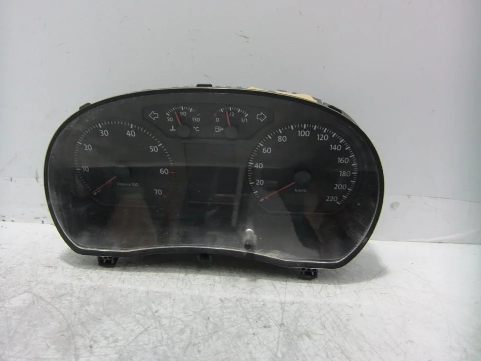 Foto de CUADRO INSTRUMENTOS VOLKSWAGEN POLO V (6C1) 1.0 (75 CV / 55 KW) referencia 110080320001A