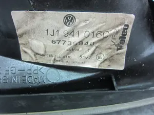Foto de FARO DERECHO VOLKSWAGEN GOLF IV BERLINA (1J1)(10.1997) 1.6 (101 CV / 74 KW) referencia 67736940 foto 3