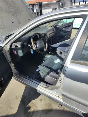 Foto de GOMAS CONTORNO PUERTA VOLVO S40 BERLINA 1.9 Diesel CAT (116 CV / 85 KW)