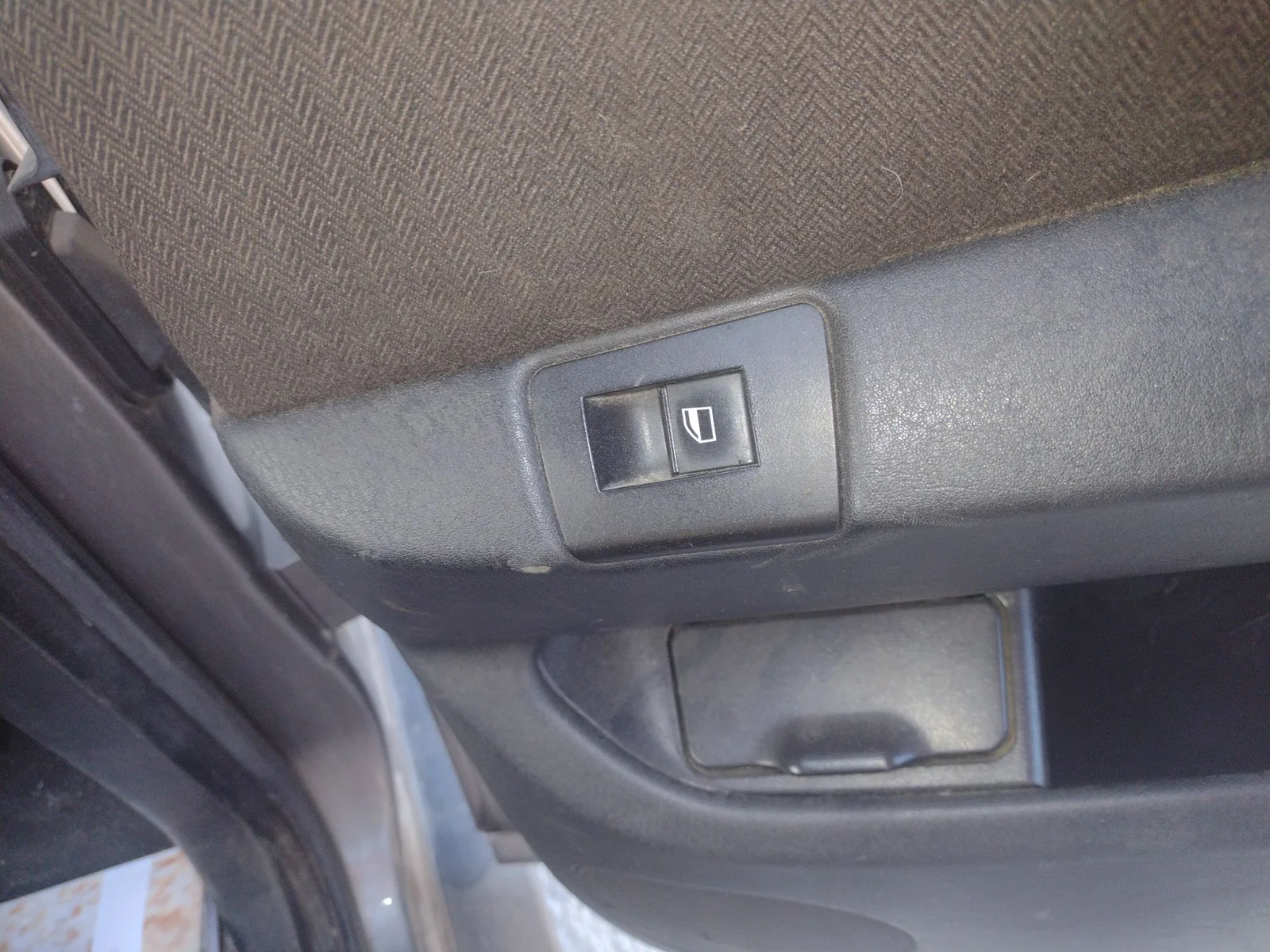 Foto de MANDO ELEVALUNAS TRASERO DERECHO BMW SERIE X5 (E53) 3.0 Turbodiesel CAT (218 CV / 160 KW)