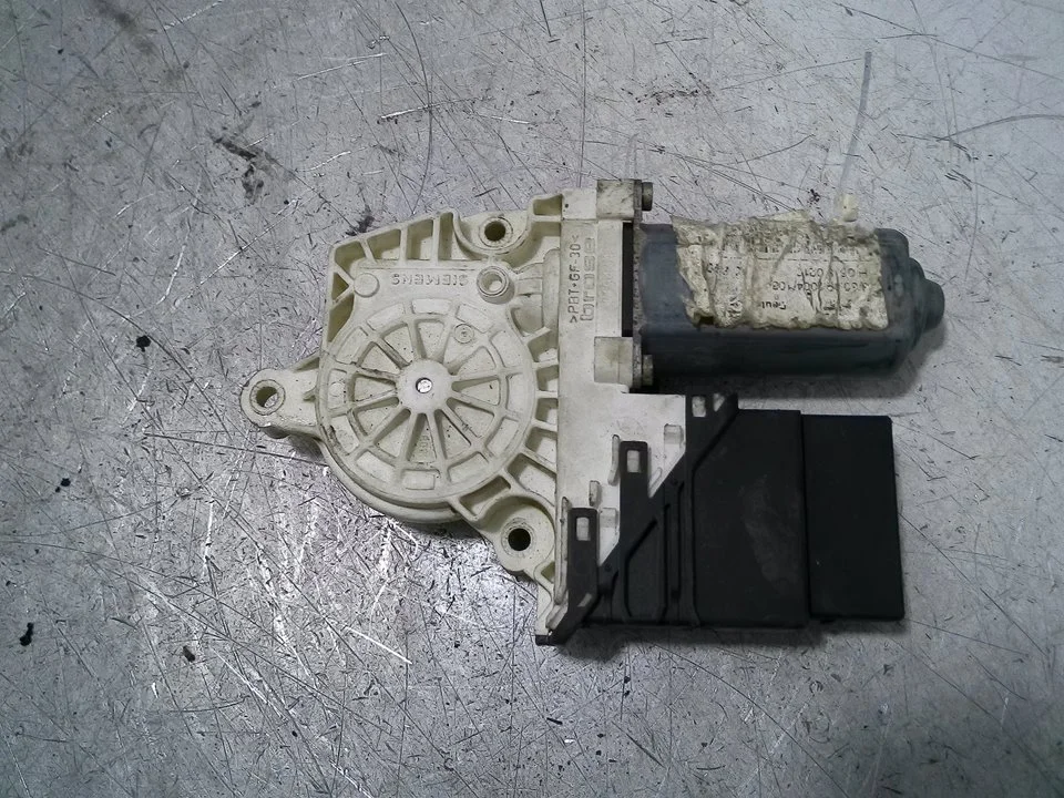 Foto de MOTOR ELEVALUNAS TRASERO DERECHO SKODA OCTAVIA COMBI (1Z5) 1.9 TDI (105 CV / 77 KW) referencia 996644100