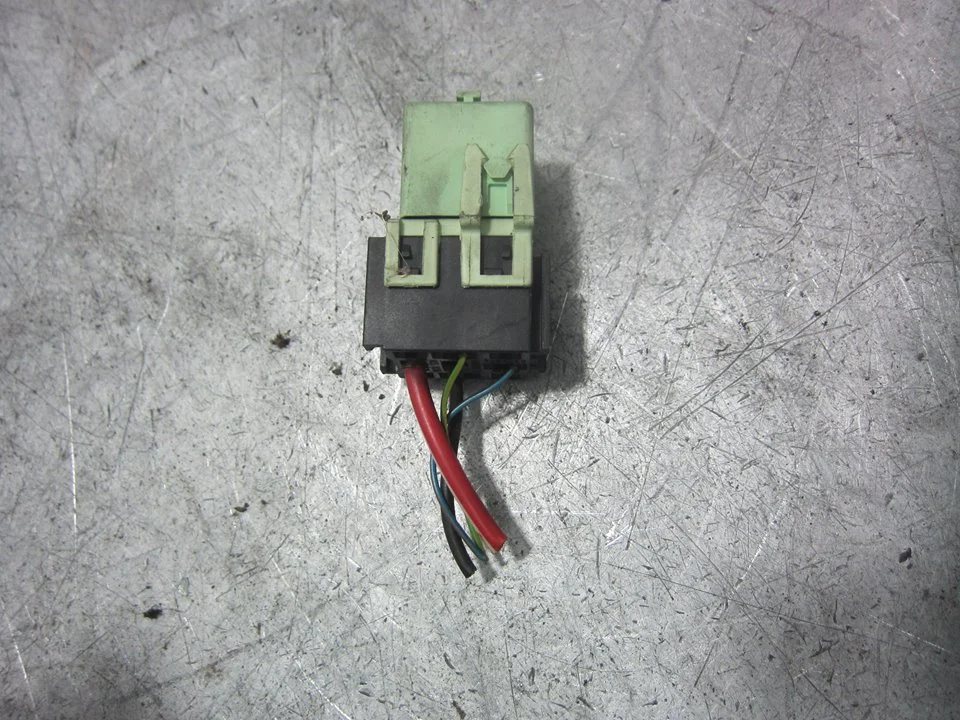 Foto de RELE BMW SERIE 3 COMPACTO (E46) M47N204D4 referencia 61368373700