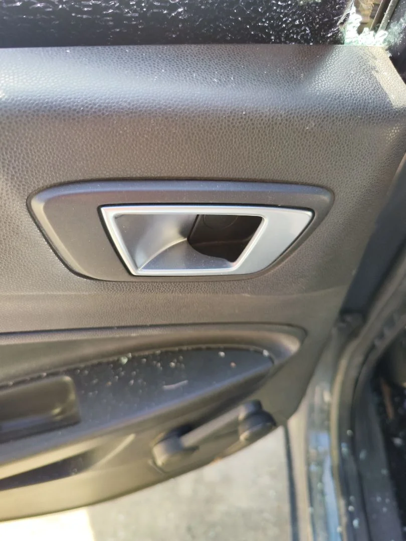 Foto de MANETA INTERIOR TRASERA IZQUIERDA FORD FIESTA (CNN) 1.5 TDCi CAT (75 CV / 55 KW) referencia 1895835