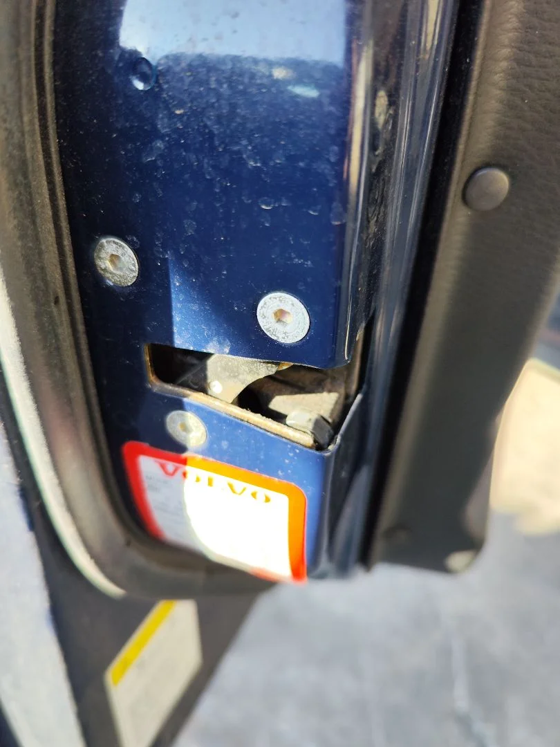 Foto de CERRADURA PUERTA DELANTERA IZQUIERDA VOLVO S40 BERLINA 1.6 CAT (109 CV / 80 KW) referencia 30850803
