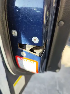 Foto de CERRADURA PUERTA DELANTERA IZQUIERDA VOLVO S40 BERLINA 1.6 CAT (109 CV / 80 KW) referencia 30850803