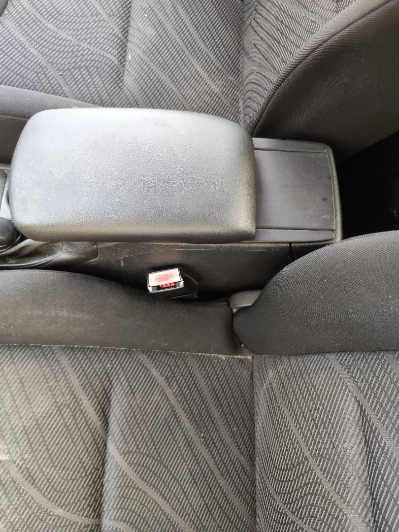 Foto de APOYABRAZOS CENTRAL PEUGEOT 308 1.6 16V (120 CV / 88 KW)