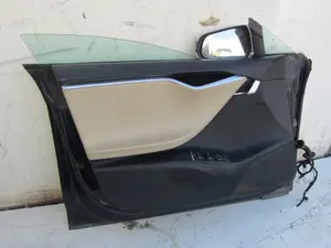 Foto de GUARNECIDO PUERTA DELANTERA IZQUIERDA TESLA MODEL S eléctrico 270 kW (367 CV / 270 KW)