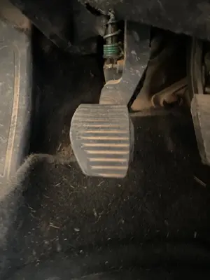 Foto de PEDAL EMBRAGUE PEUGEOT 307 BREAK / SW (S1)(04.2002) 2.0 16V HDi FAP CAT (RHR / DW10BTED4) (136 CV / 100 KW)