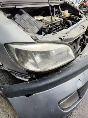 Foto de FARO DERECHO OPEL ZAFIRA A 2.0 DTI (101 CV / 74 KW) foto 2