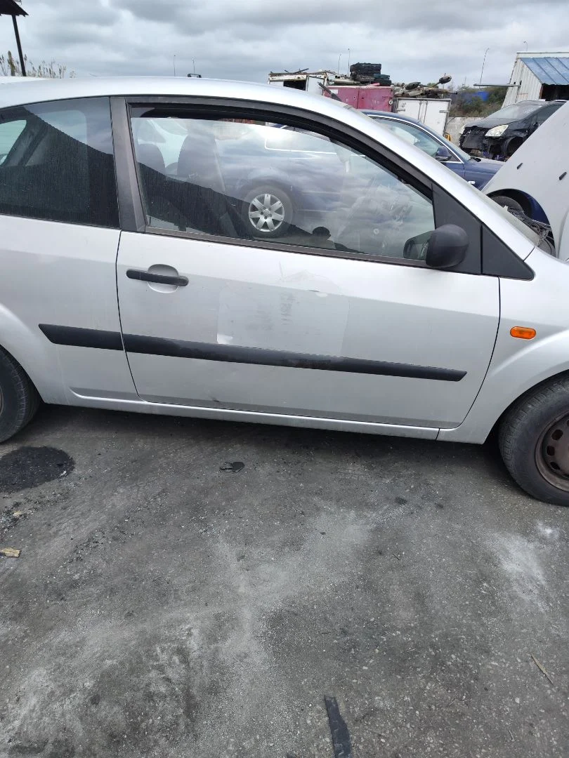 Foto de PUERTA DELANTERA DERECHA FORD FIESTA (CBK) 1.4 TDCi CAT (68 CV / 50 KW) referencia 1692529