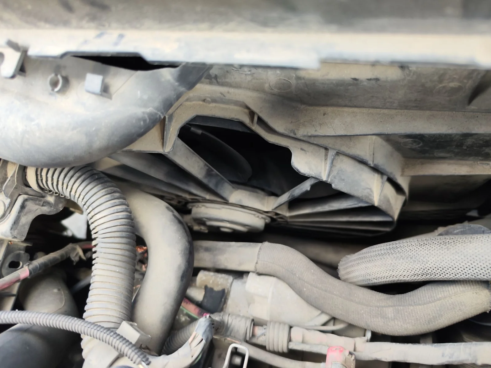 Foto de ELECTROVENTILADOR RENAULT MEGANE II COUPE/CABRIO 1.5 dCi Diesel (106 CV / 78 KW) referencia 7701071862